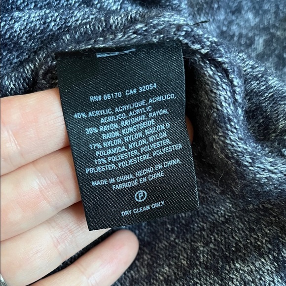 Michael Stars Navy & White Heathered Lightweight V Neck Sweater - Size Small - Picture 3 of 16